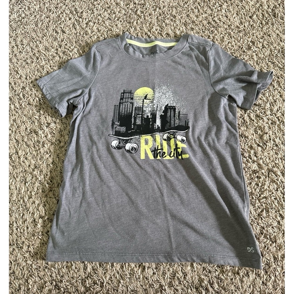 DSG Boys Gray " Rule the City" Short Sleeve Tee Size Small (8-9)